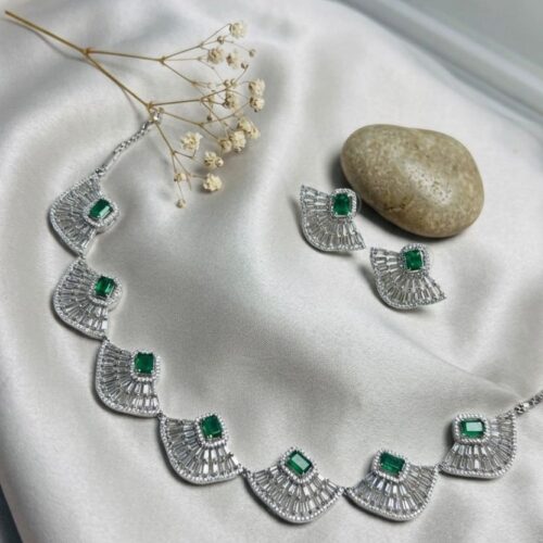 Mystic Leaf Radiance Necklace Set
