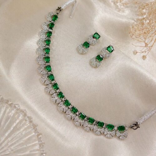 Serene Emerald Band Necklace